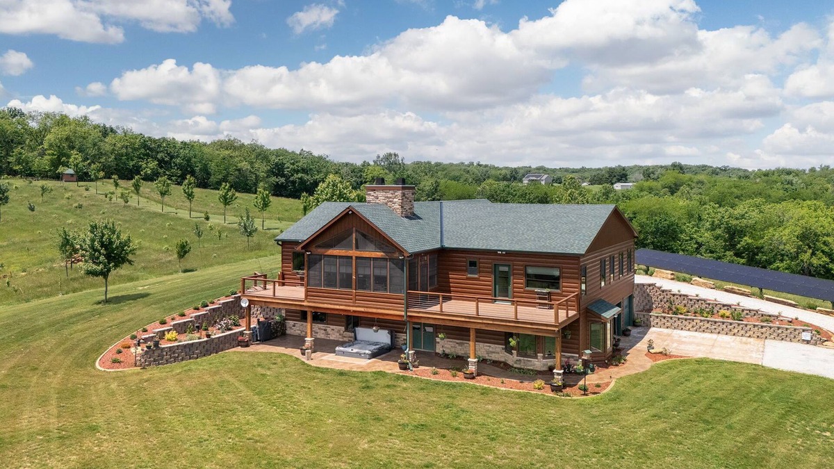 Buchanan County Bed & Breakfast | Selah Hills Ranch Off grid sustainable homestead 3 Bd 3 Ba 1/2 hour north of KC