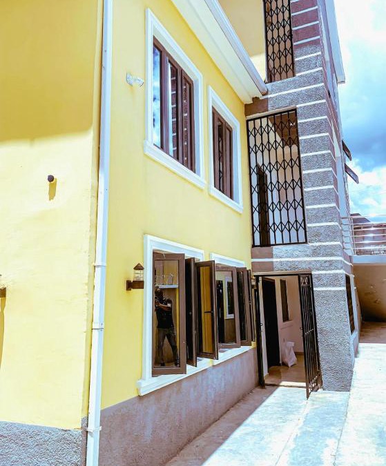 Abuja House | Select Elegant 3 Rooms 3 sized king-bed @ Abuja FCT