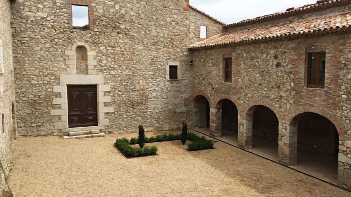 Santa Coloma de Farners Cottage | Self catering Monestir de Sant Salvi for 26 people