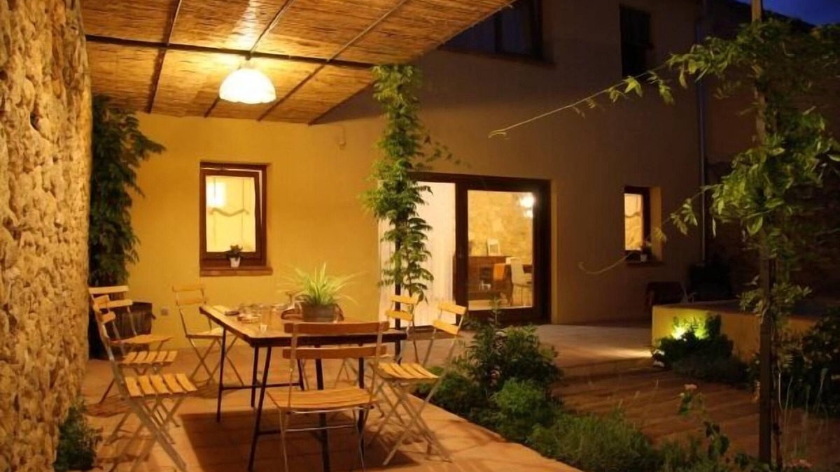 Castellet Cottage | Self catering Ca l´Helena for 8 people.