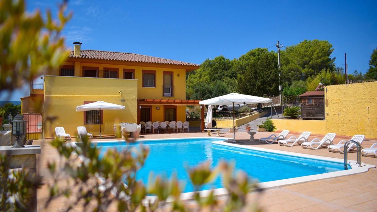 Castellet i la Gornal Villa | Self catering Cal Vimón for 14 people