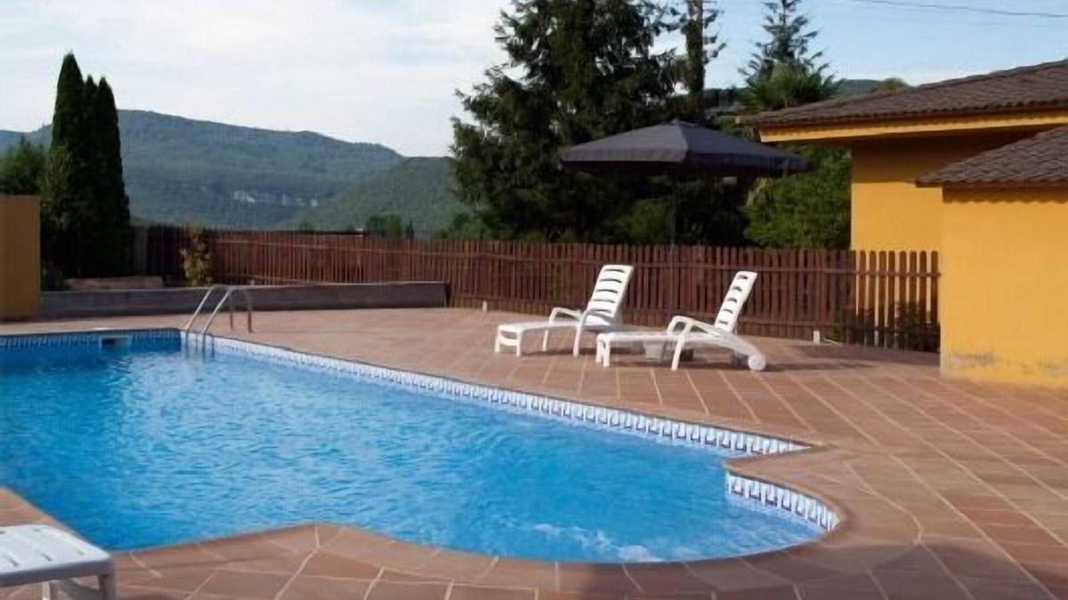 Sant Esteve de Llemena Cottage | Self catering La Roureda for 12 people