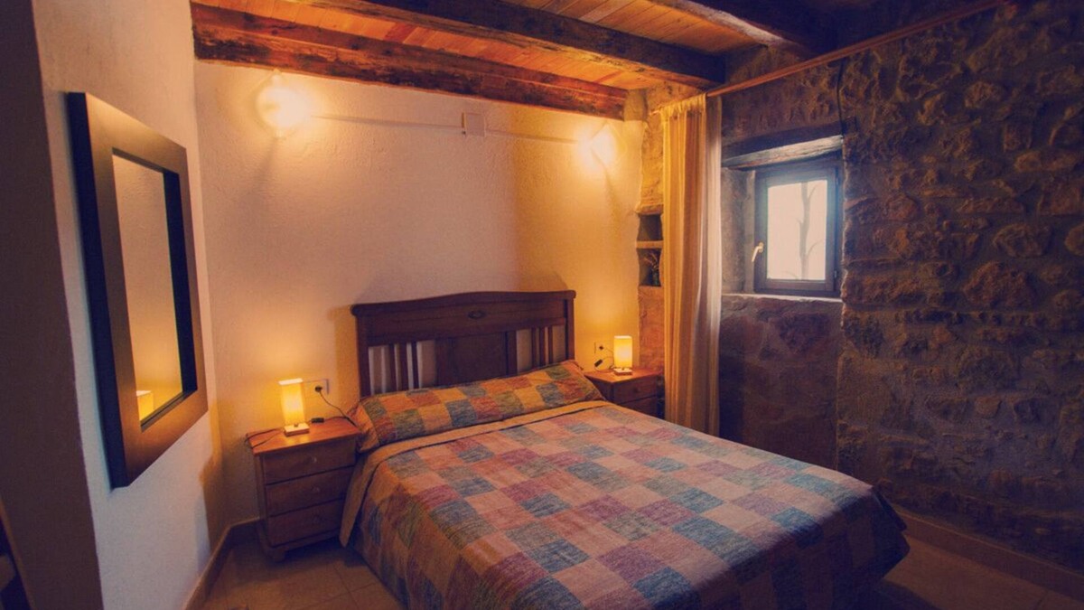 La Baronia de Rialb Cottage | Self catering Masia l'Arà for 16 people