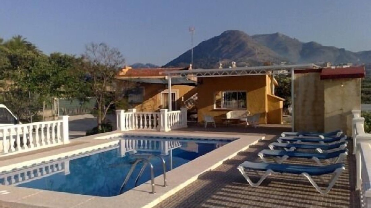 Callosa d' En Sarria Cottage | Self catering Villa Micleta for 11 people