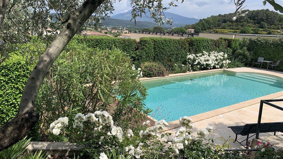 Vaison-la-Romaine Villa | Self-catered villa with private pool in a flowery garden with trees