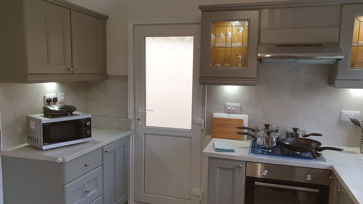 Corby House | Self-catering 5✳entire house, off-street parking, 6 berth