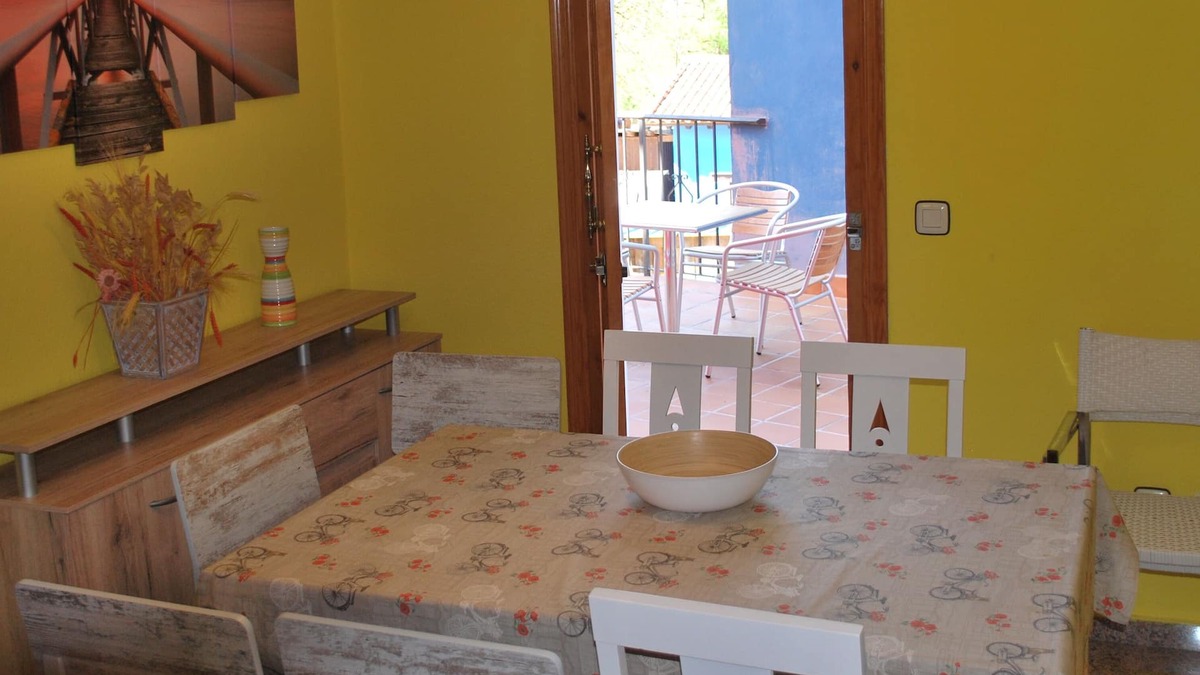 Soto de Cangas Apartment | Self catering Aptos rurales Camino Picos de Europa for 9 people