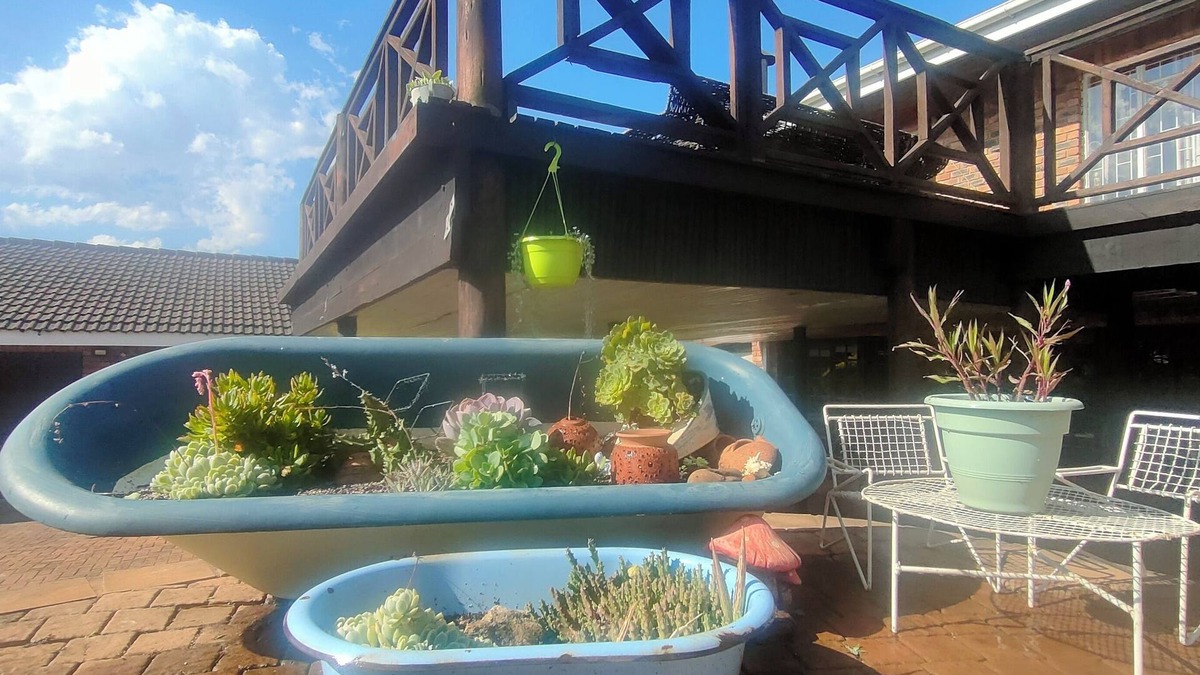 Sabie Cabin | Self catering apartments over looking the Drakensberg range