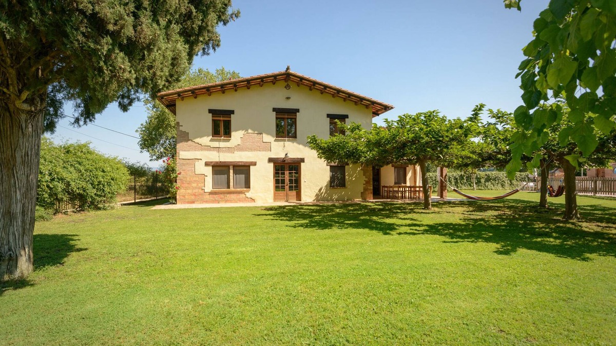 Vilobi d'Onyar Cottage | Self catering Can Salvà for 12 people