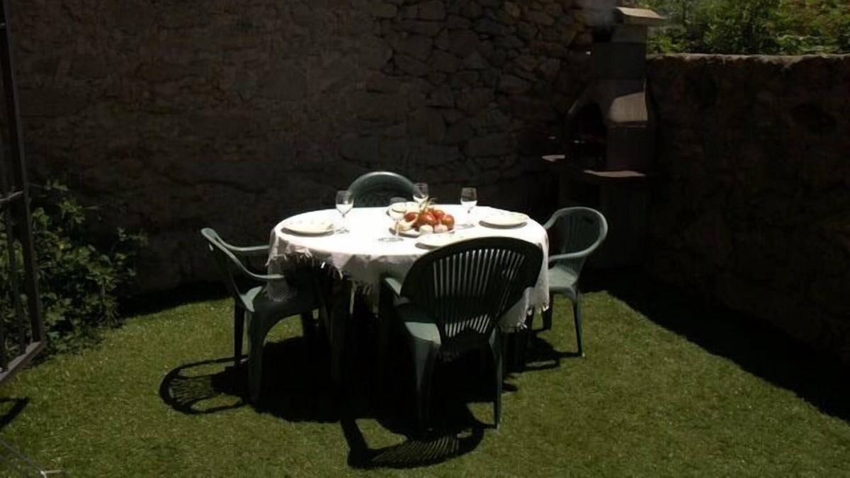 Gilgarcia Cottage | Self catering El Trampal, Gredos Regional Park, 4 people, Chimney