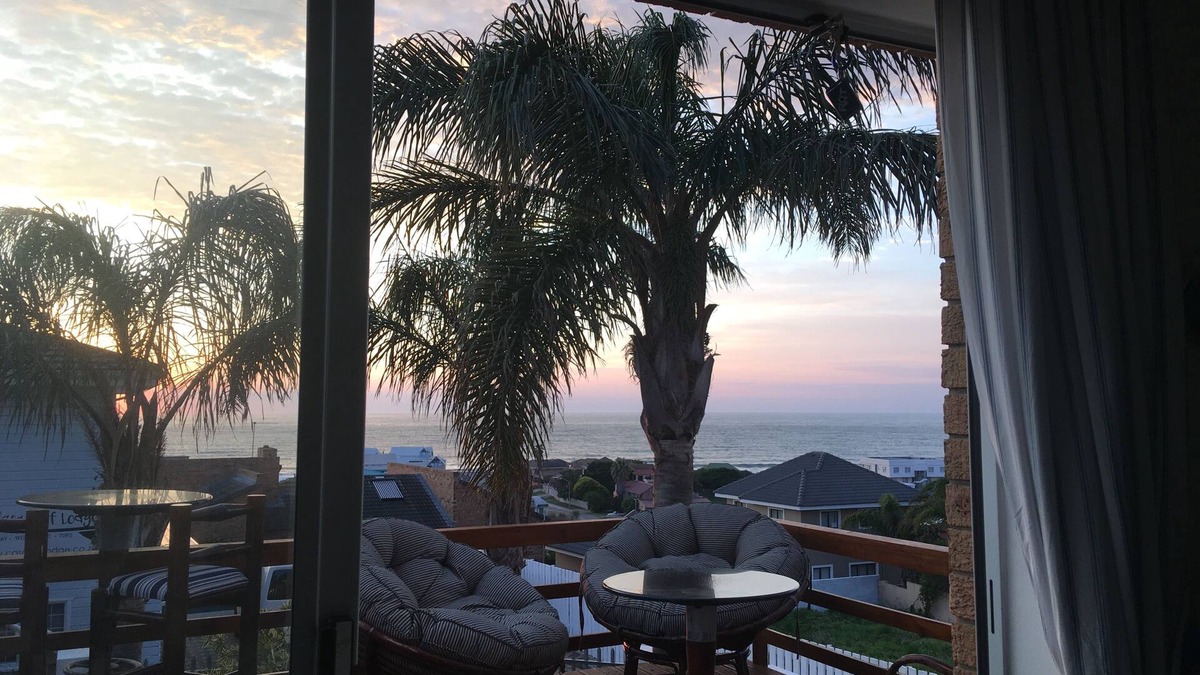 Wavecrest Apartment | Self Catering Flatlet With A Stunning Sea View! Close To World Renowned