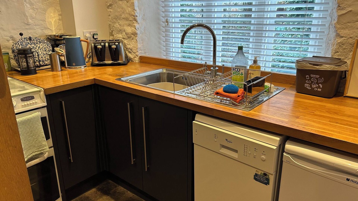 Cribbs Causeway Cottage | Self catering cottage in Bristol, lovely rural setting, excellent facilities