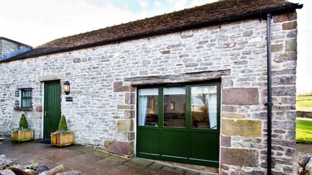Hurdlow Cottage | Self catering holiday barn in Hurdlow, near to High Peak Trail. Sleeps 6
