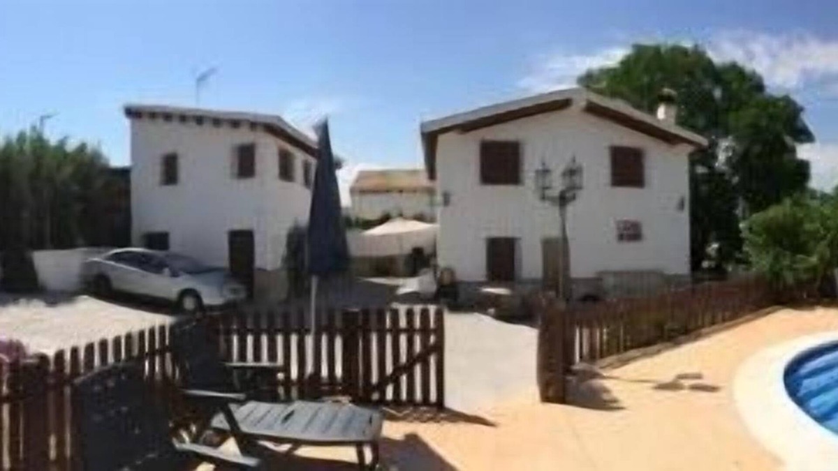 Martos Cottage | Self catering La Acacia for 12 people