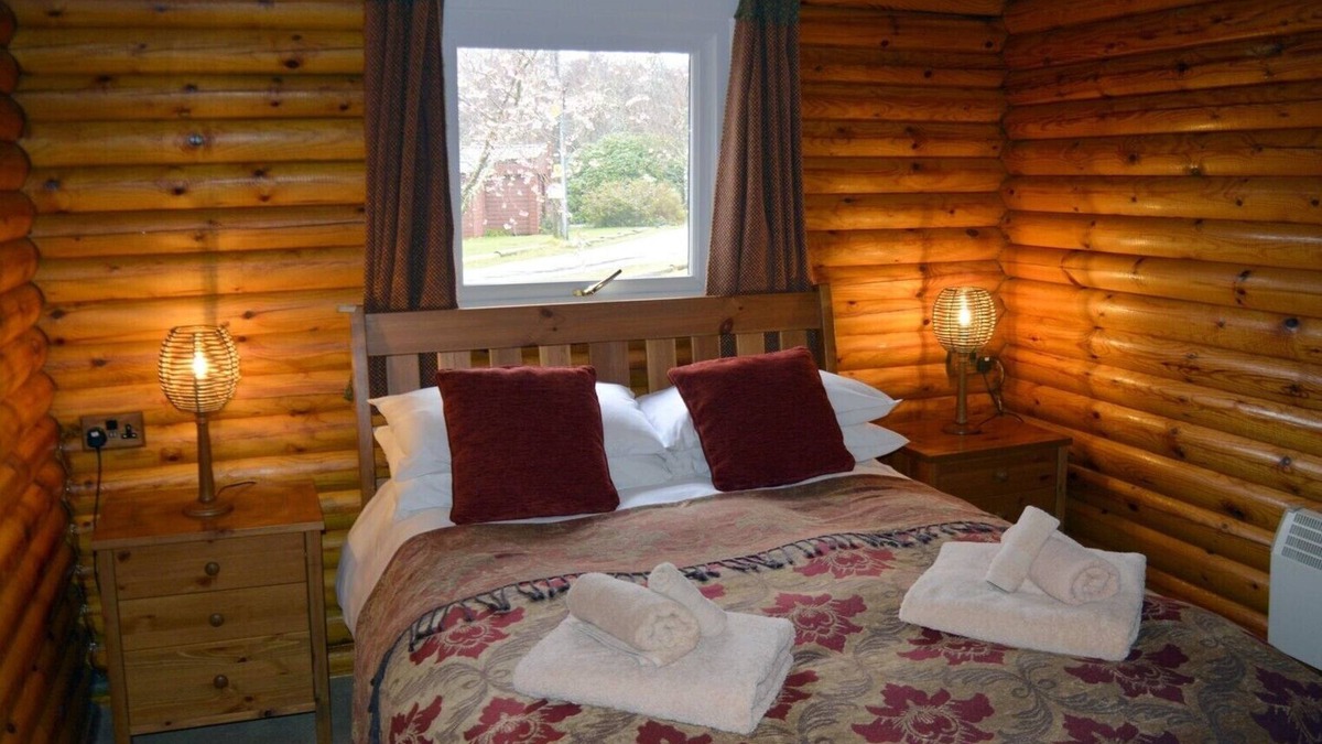 Duirinish Cabin | Self-Catering log cabin near Plockton and the Isle of Skye secluded, well equipped and dog friendly.