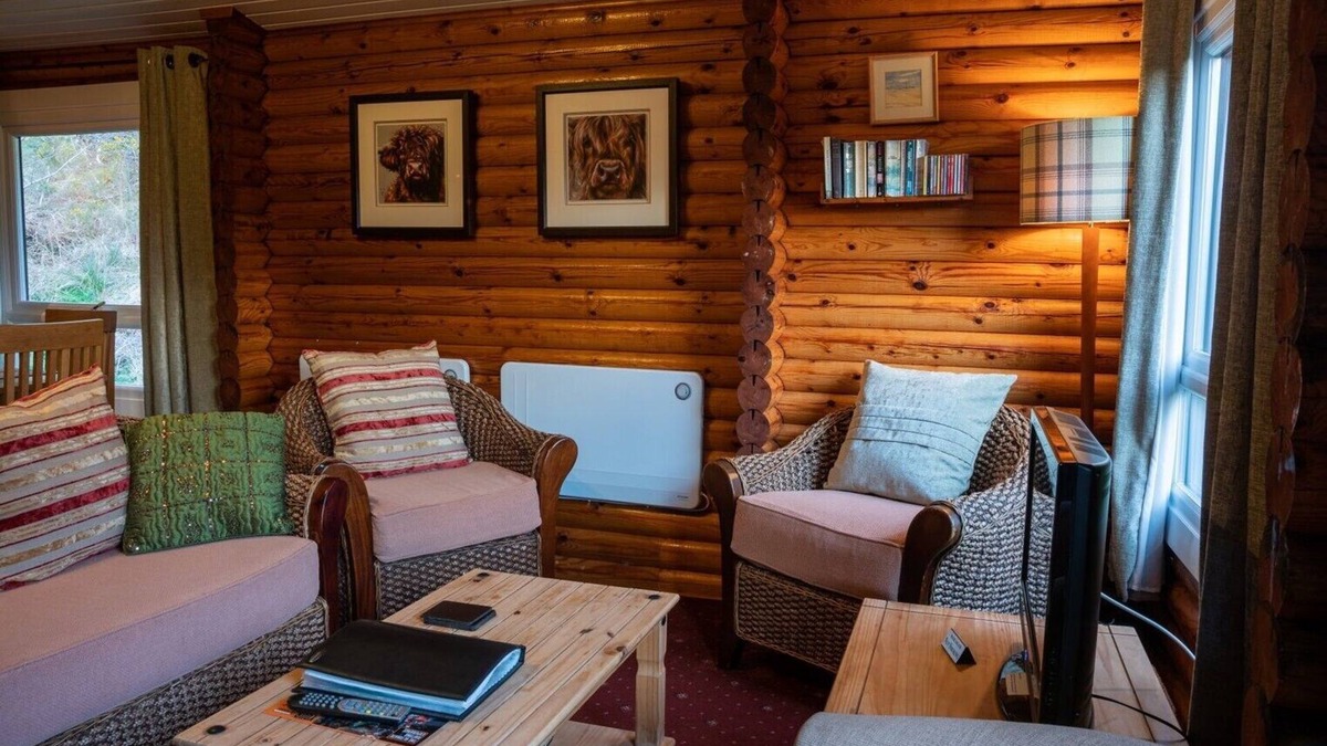 Duirinish Cabin | Self-Catering log cabin near Plockton and the Isle of Skye secluded, well equipped and dog friendly.