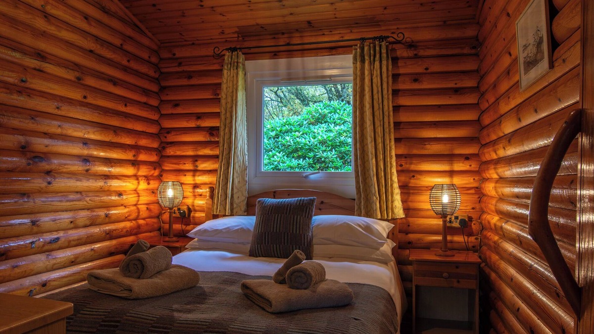 Duirinish Cabin | Self-Catering log cabin near Plockton and the Isle of Skye secluded, well equipped and dog friendly.