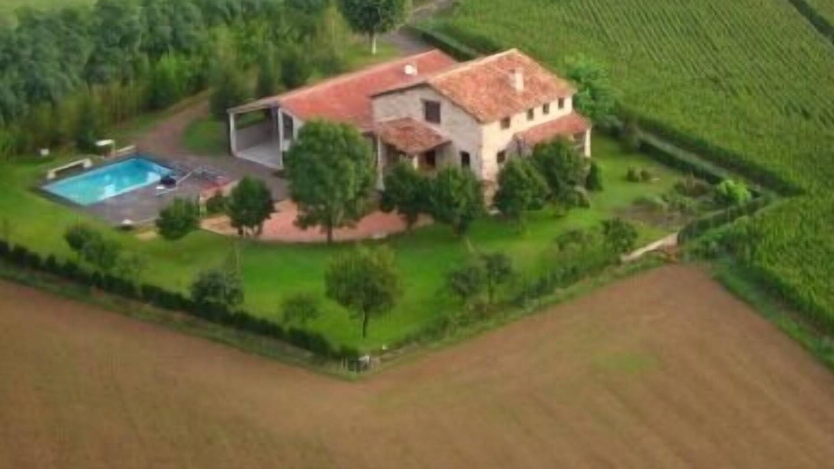 La Vall d'en Bas Cottage | Self catering Mas La Plana for 6/8 people