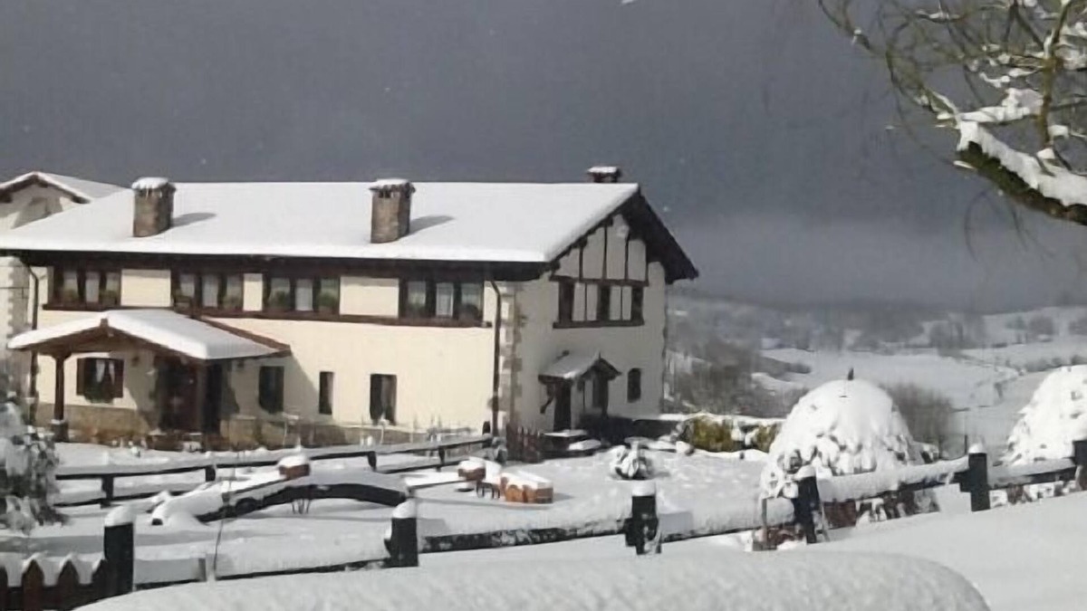 Larraun Cottage | Self catering Mikeletxenea for 14 people