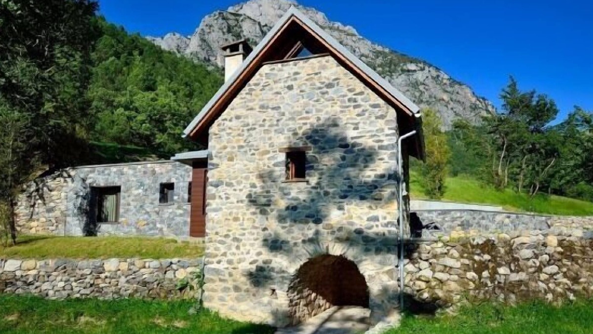 Badain Cottage | Self catering O Molín de L'Irués y A Ceresera for 4 people
