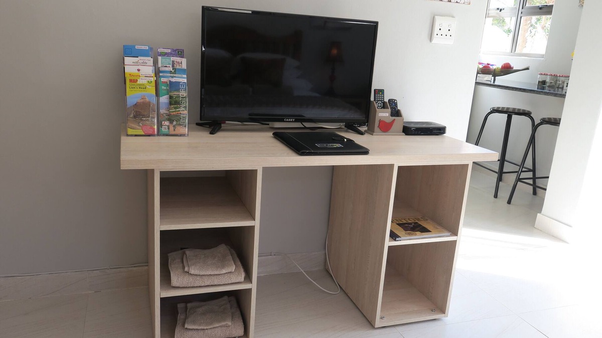 Eversdal Cottage | Self-catering, spacious Bachelors flat, WiFi, DSTV, garden-patio, secure parking