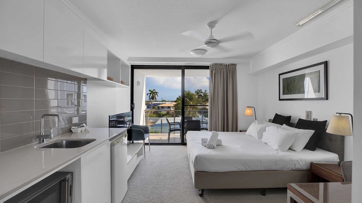 Mackay Apartment | Self Check in Modern Studio Apartment