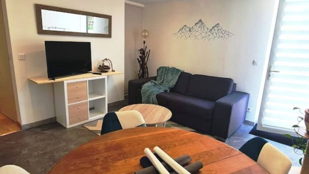La Balme-de-Sillingy Apartment | Self-contained apartment in detached house near Annecy