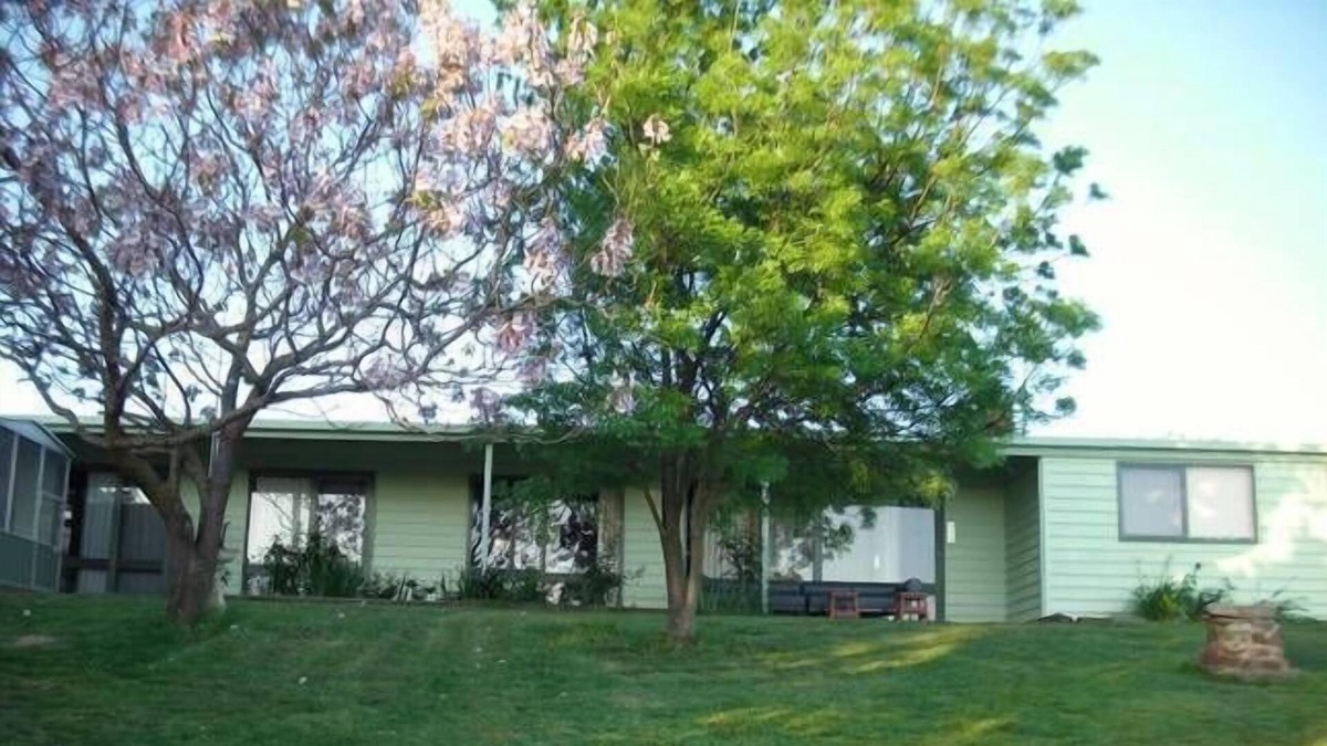 Barwite Other | Self contained 2 bedroom studio apartment attached to house