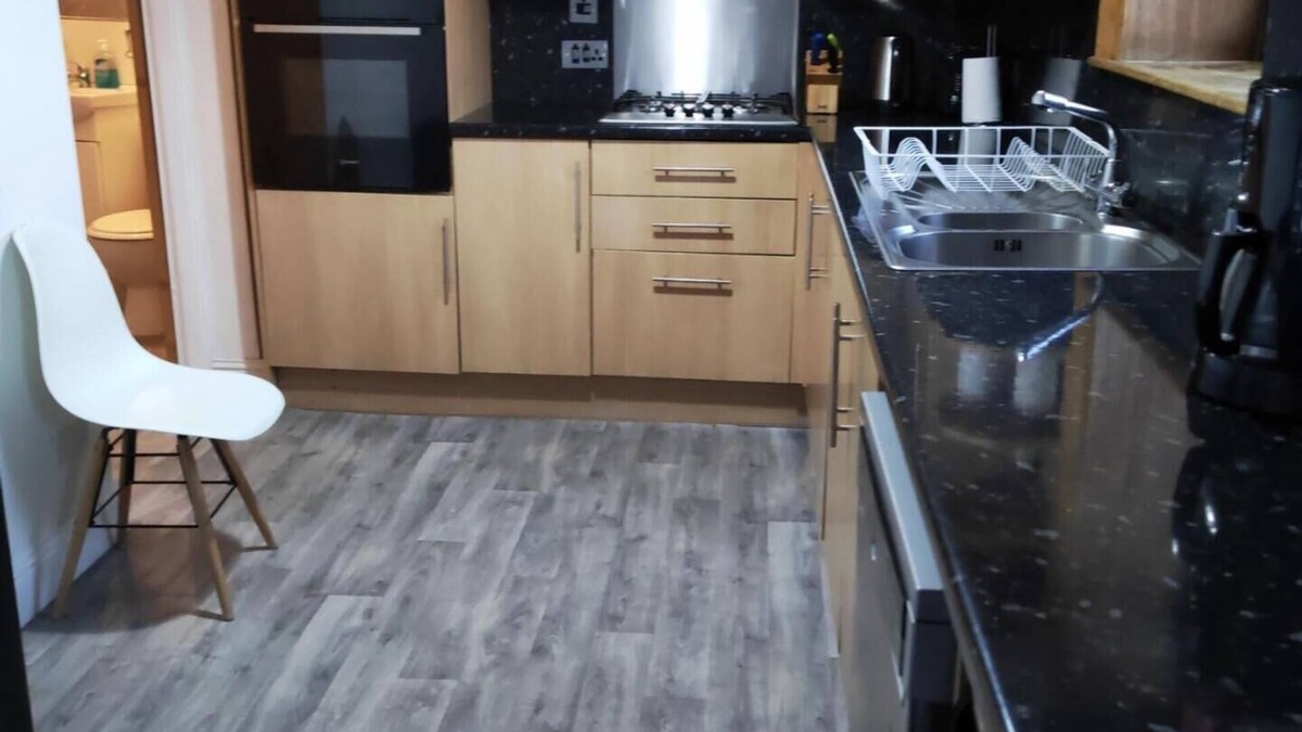 Galston House | Self Contained 2 Bedrooms House Free Parking