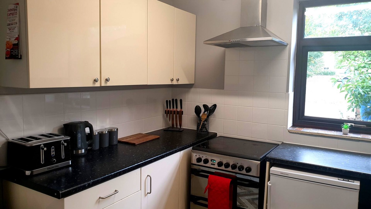 Norwich House | Self Contained 4 Bed House with Off Street Parking