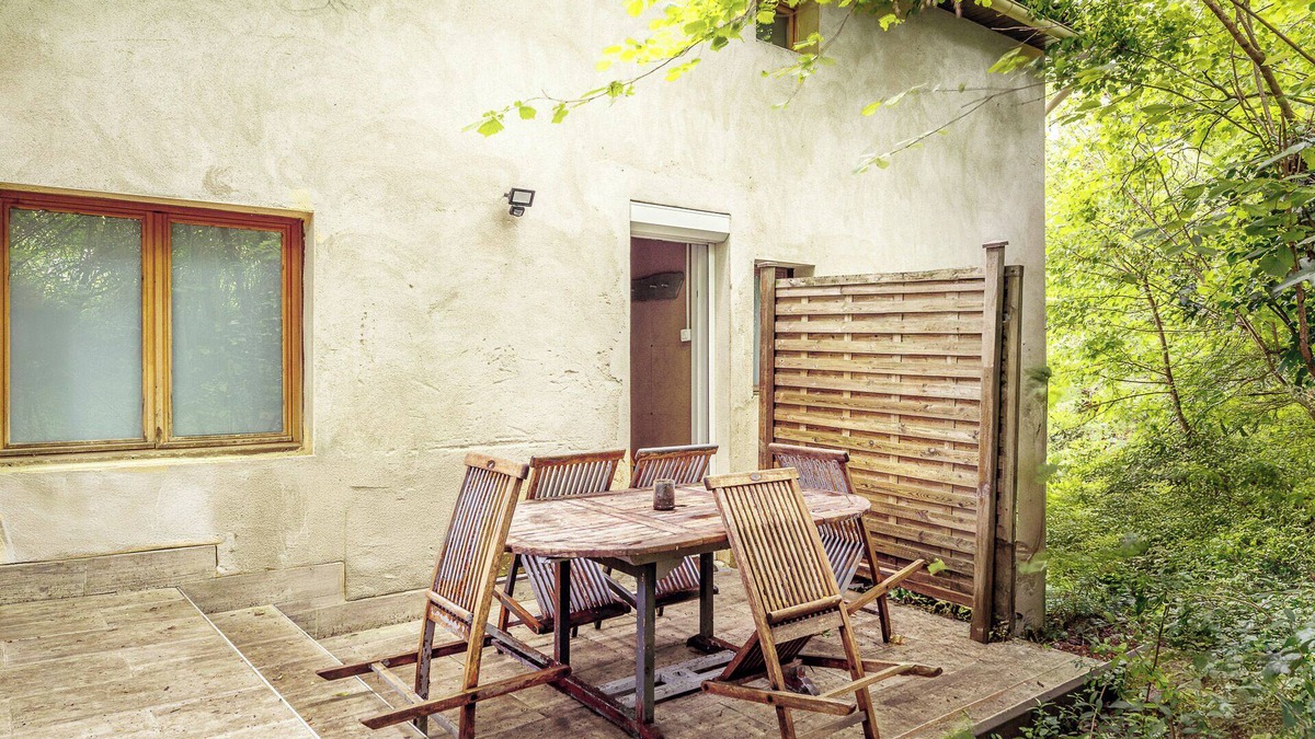 Blesignac Bed & Breakfast | Self-contained accommodation in the heart of an acacia forest
