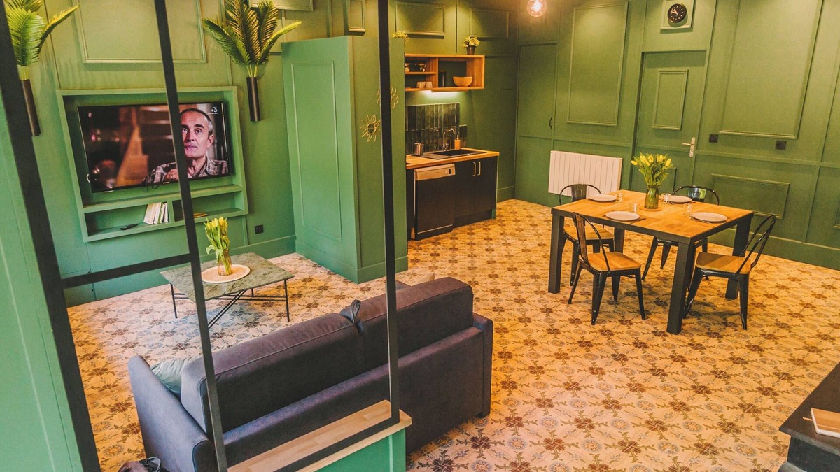 La Gorgue Apartment | Self-contained apartment on the ground floor.