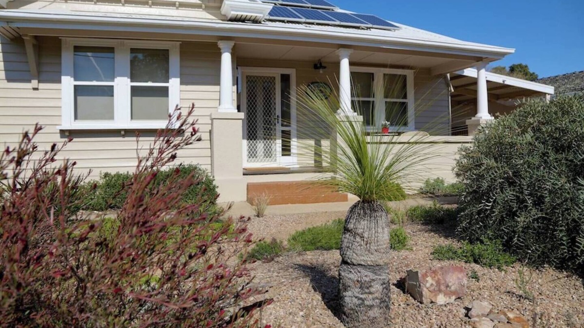 Euroa Cottage | Self contained cottage close to everything