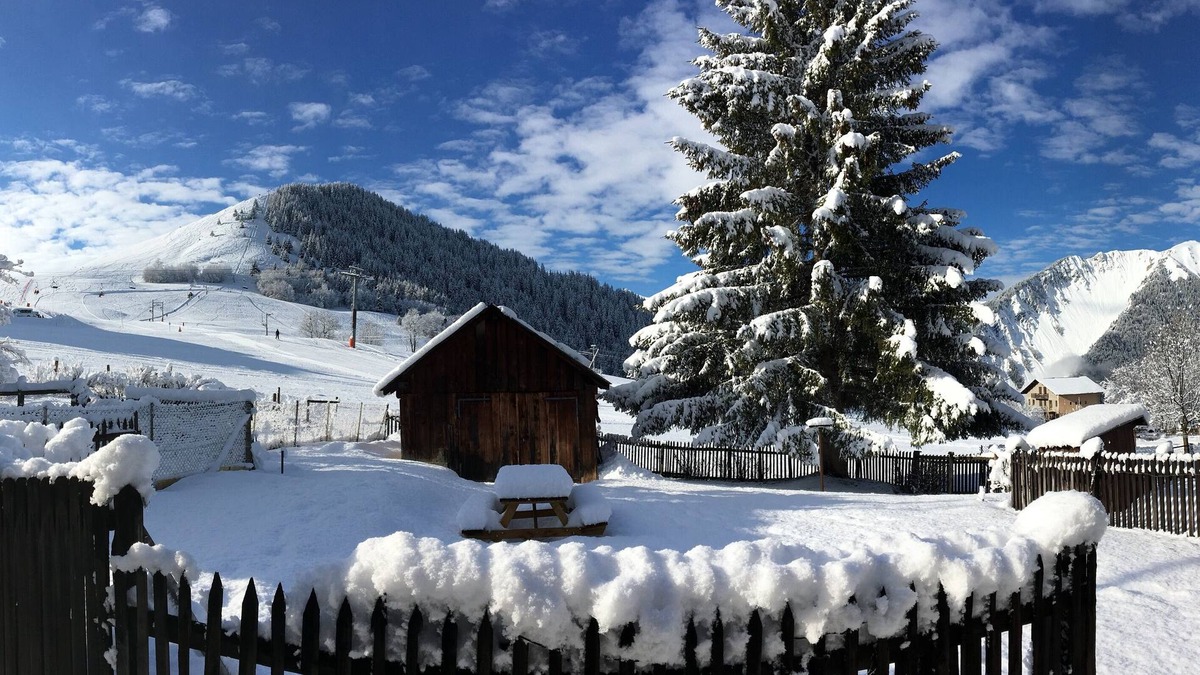Albiez-le-Vieux Apartment | Self-contained apartment in an authentic mountain village