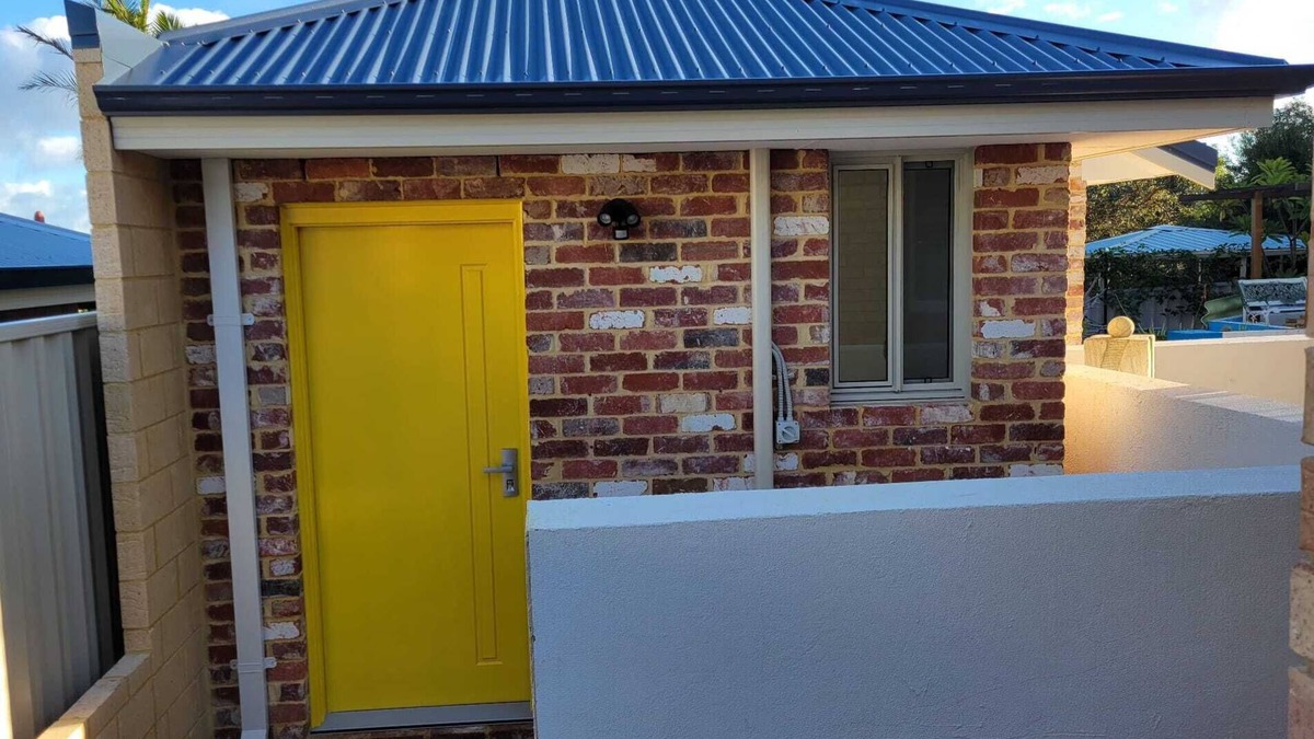 City Centre House | Self-Contained Garden Retreat – Quiet, Sunny, and Fully Equipped