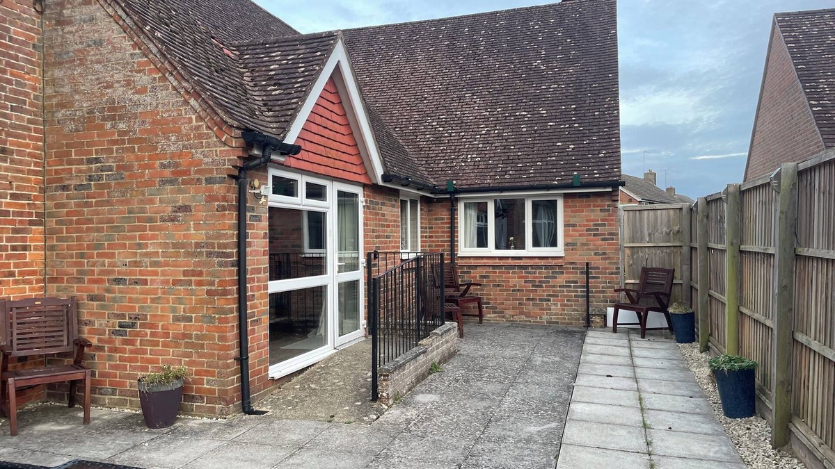 Figheldean House | Self contained large annexe near Stonehengenn