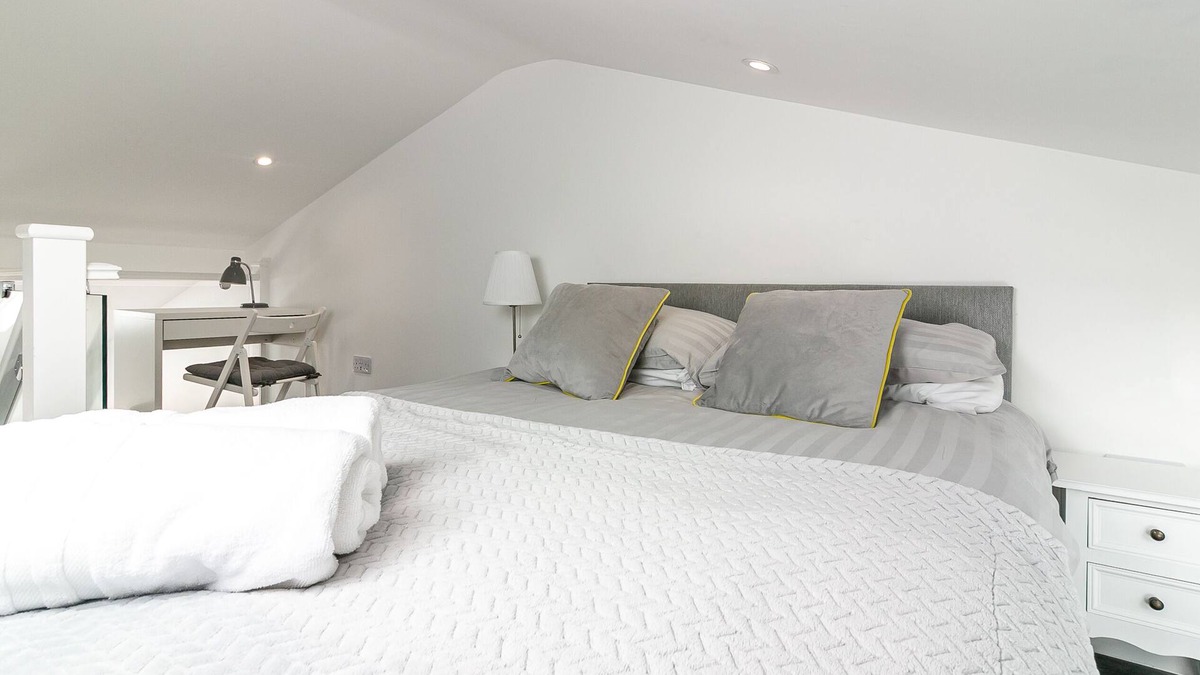 Stevenage House | Self-contained one Bedroom House - King Pin Corner
