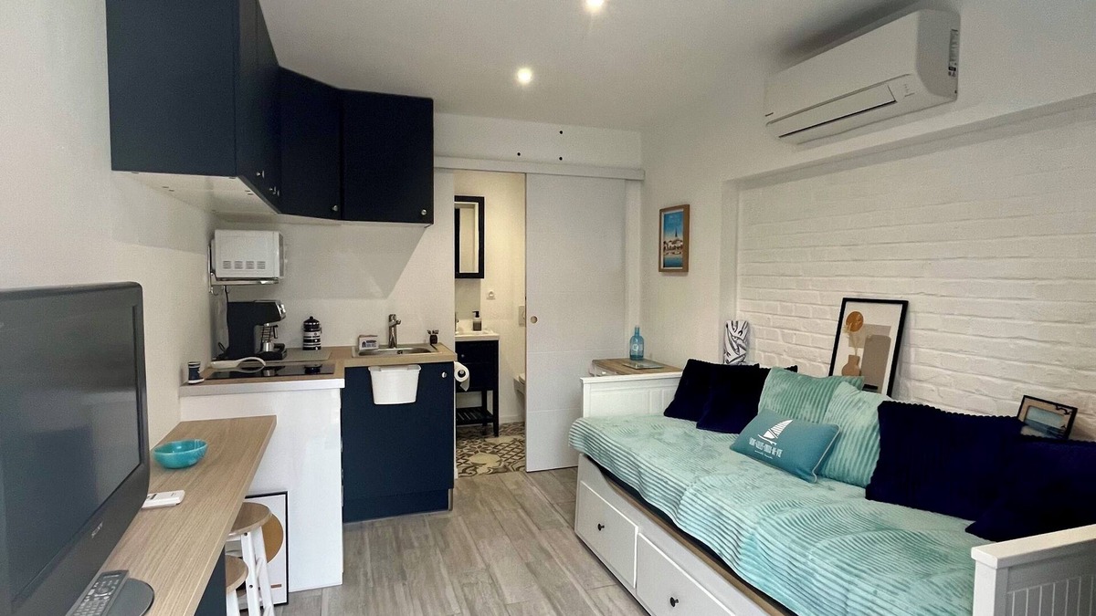 Fretin Apartment | Self-contained studio in the countryside 15 minutes from Lille Small terrace