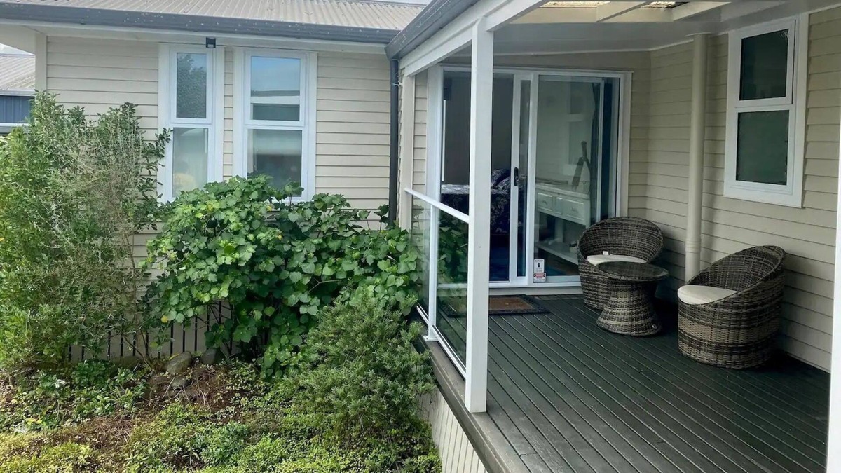 Kaiaua Apartment | Self Contained Studio w Ensuite