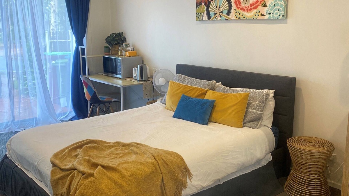 Lynbrook Bed & Breakfast | Self Contained Unit with Ensuite