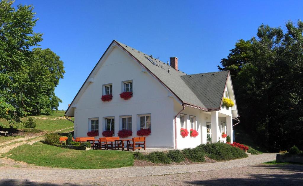Police nad Metuji House | Selský dvůr 1