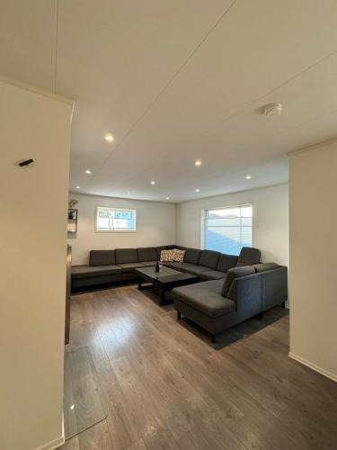 Florø Apartment | Selveier leilighet, Parkering med El-bil ladder