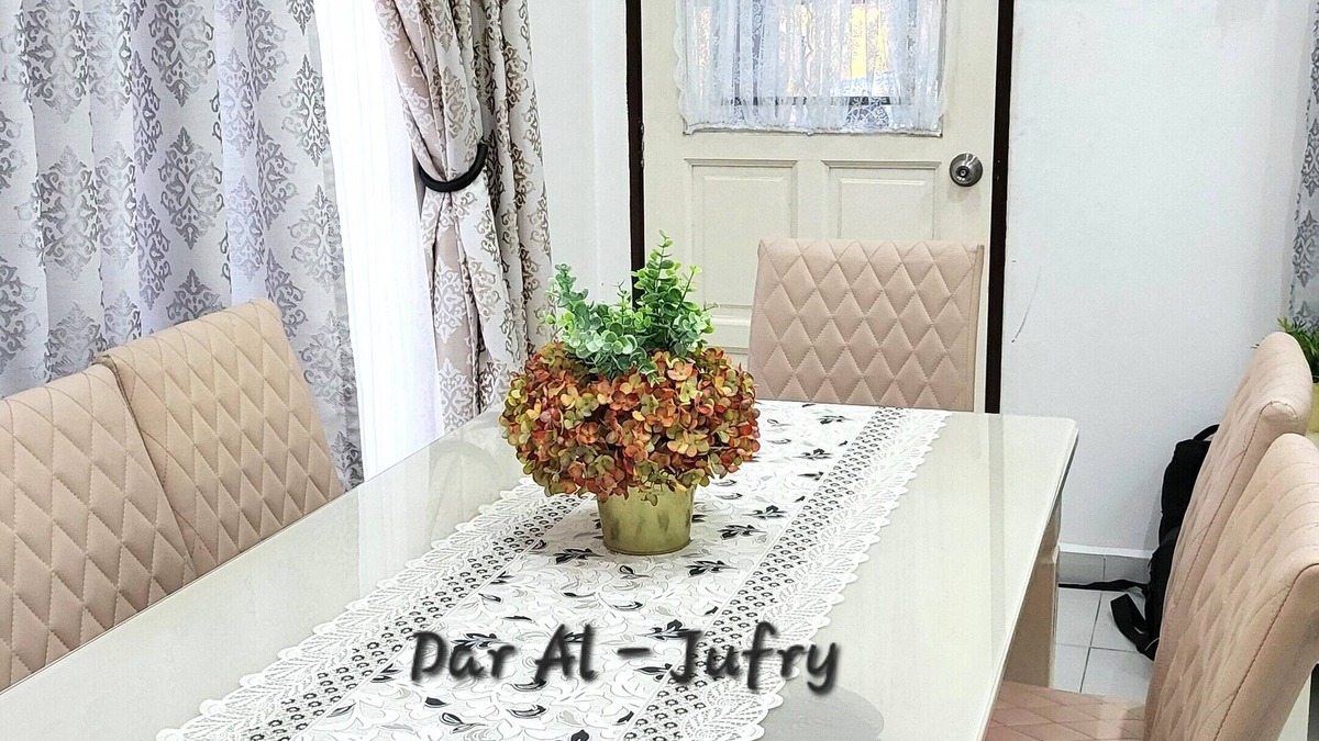 Kampung Bukit Rangin House | SEMI D 4-bedroom house with AC, WiFi & Netflix