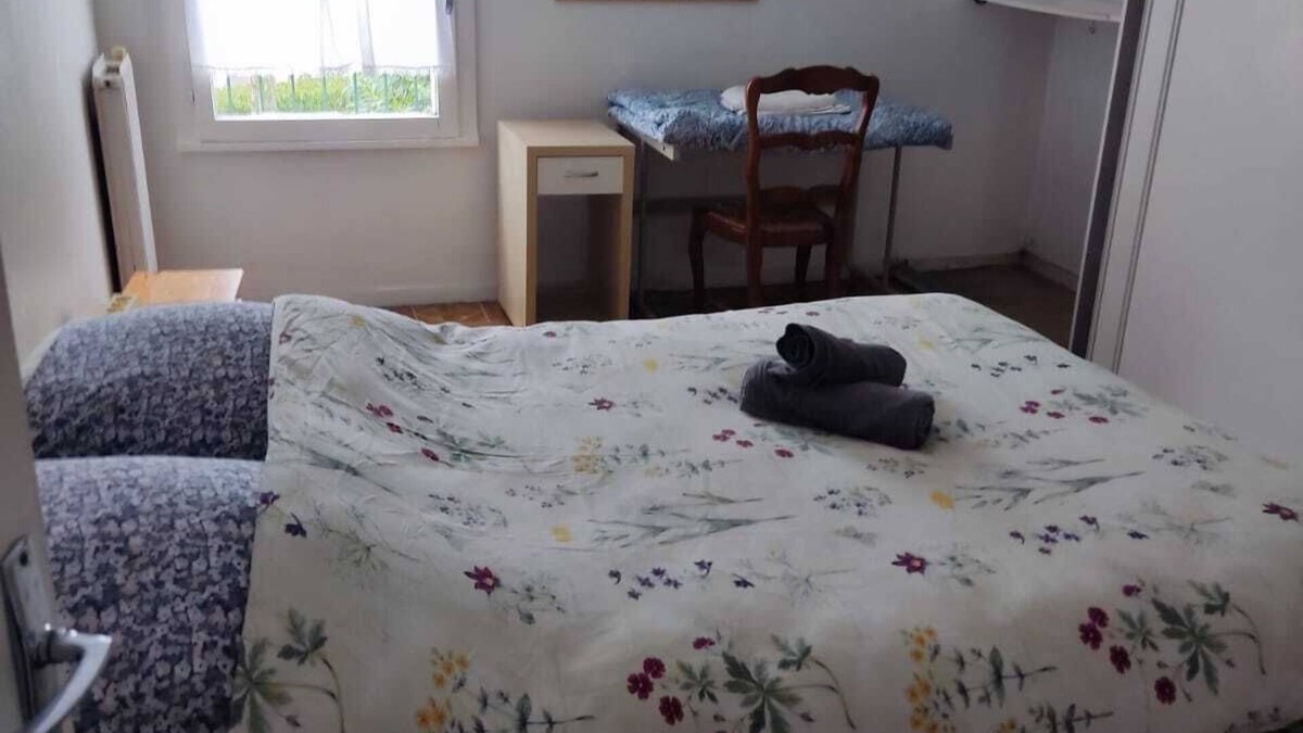 Saint-Quentin-en-Yvelines House | Semi-detached townhouse, 3 bedrooms, 104m2, municipal pool 3 minutes away