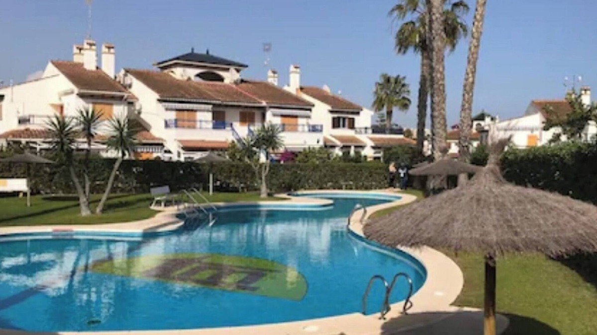 Pilar de la Horadada House | Semi-detached house very close to the beach of Mil Palmeras. Ideal for families.