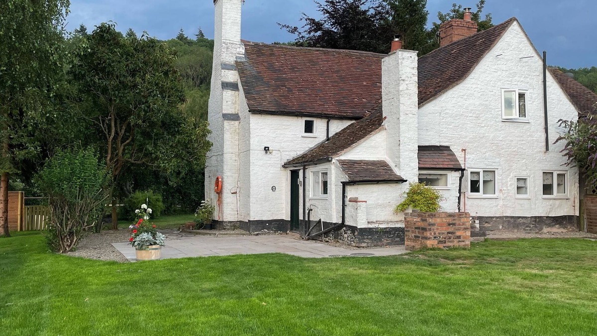 Sutton Maddock Cottage | Semi-detached cottage set on the banks of the River Severn near to Ironbridge