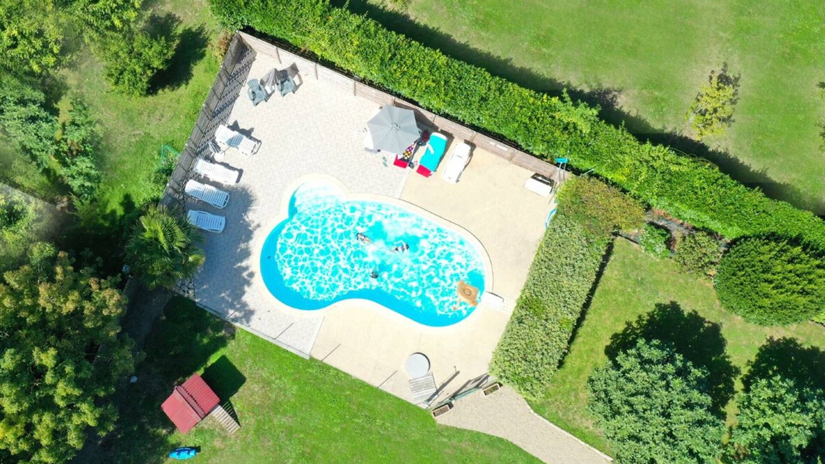 Angles Cottage | Semi-detached cottage with heated pool 5 km from the beach