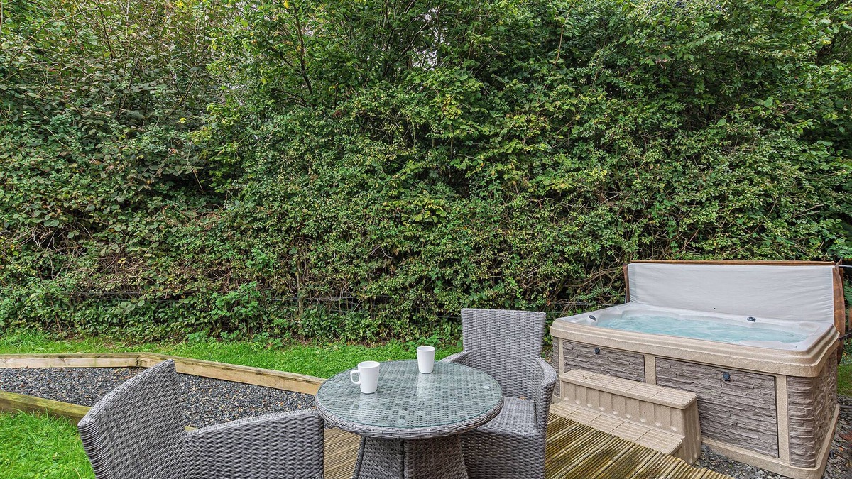 Allithwaite Ski Chalet | Semi-detached deluxe lodge offering the perfect romantic retreat.