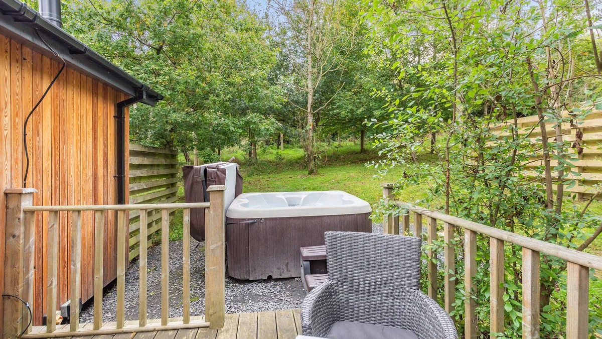 Allithwaite Ski Chalet | Semi-detached deluxe lodge offering the perfect romantic retreat for couples.