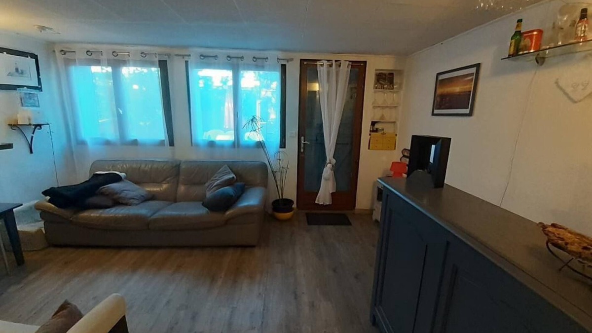 Mimet House | Semi-detached hamlet house with garden and summer spa